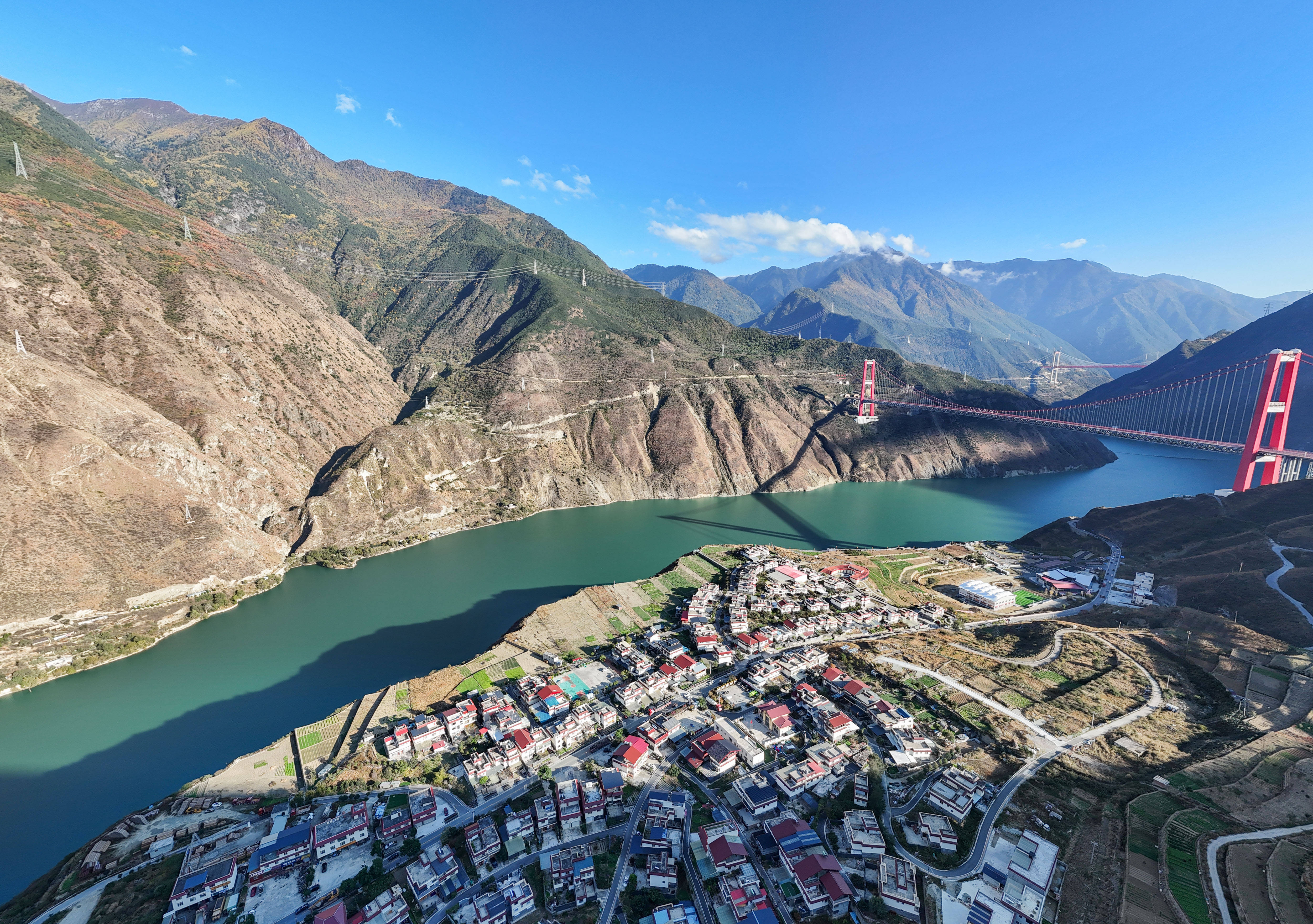 “引大濟岷”工程啟動建設<strong></p>
<p>建設工程</strong>！大渡河將“攜手”岷江潤澤“天府之國”:建設工程