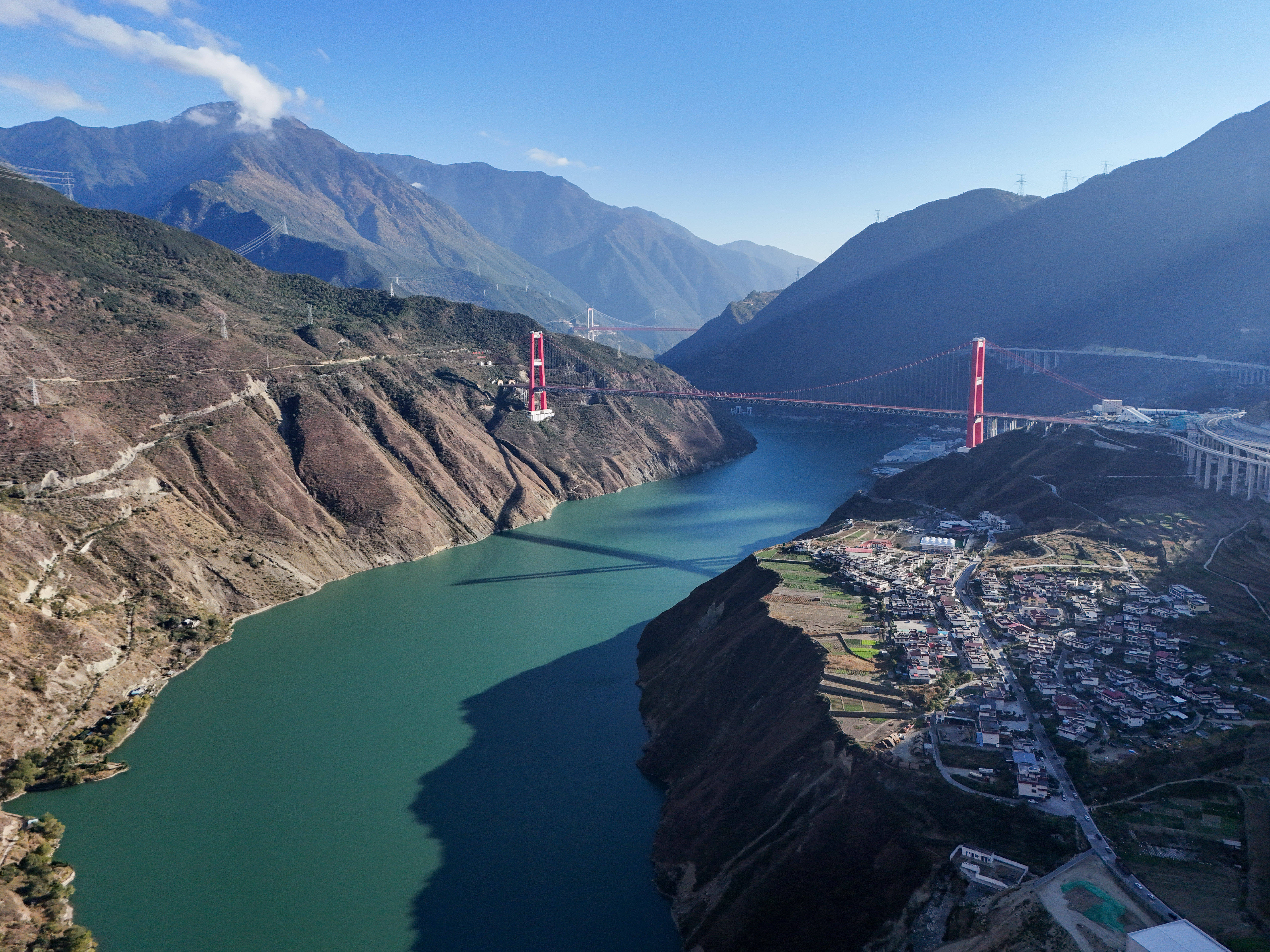 “引大濟岷”工程啟動建設<strong></p>
<p>建設工程</strong>！大渡河將“攜手”岷江潤澤“天府之國”:建設工程