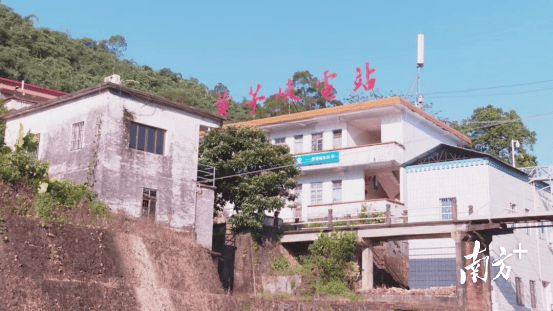 強化政治擔當護航重大工程建設<strong></p>
<p>建設工程</strong>，英德市委書記陳龍興調研黃茅峽水庫工程建設情況:建設工程